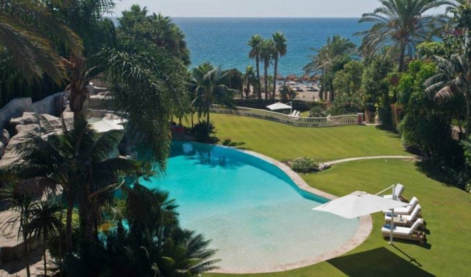 Pool with sea view