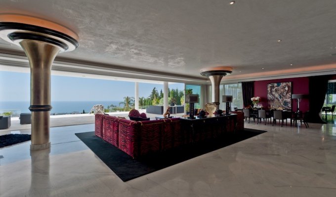 Large living room with spectacular view