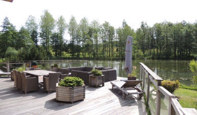 Ardennes holiday chalet rental 5* on the edge of its lake in a green setting