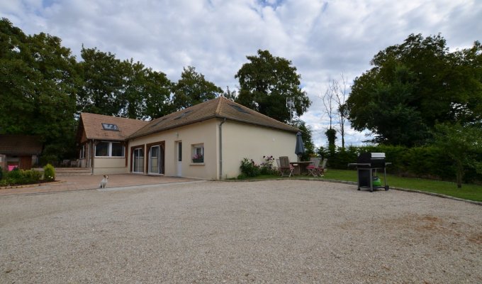 Cottage rental countryside heated pool near Lakes