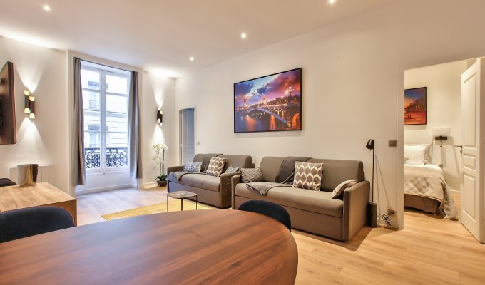 Paris Champs Elysees Luxury Apartment Rental on the famous Champs Elysees Avenue