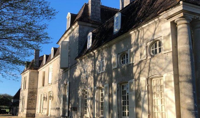 Champagne holiday Chateau rental vineyard near Troyes et Lacs