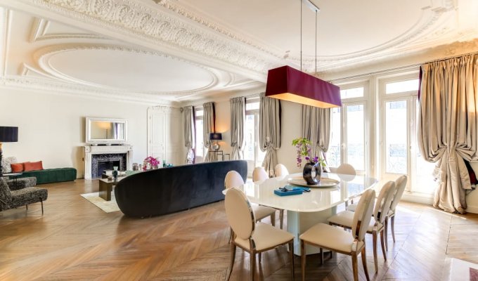 Paris Champs Elysees Luxury Apartment Rental 5mns walking from the Seine quayside
