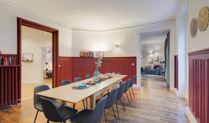 Paris Champs Elysees Luxury Apartment Rental with concierge services for groups and families