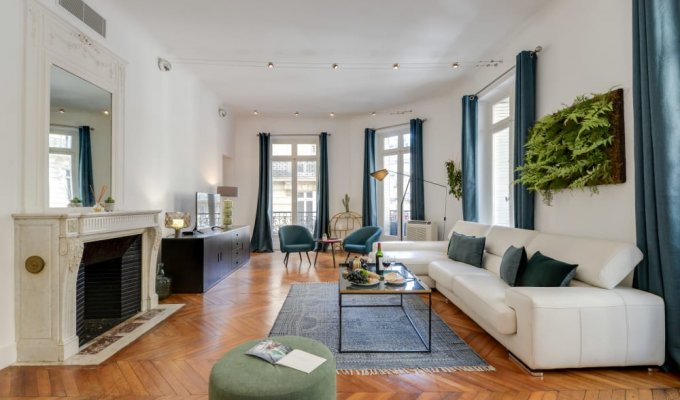 Paris Champs Elysees Luxury Apartment Rental 400m from the Champs Elysees Avenue