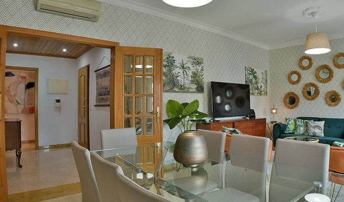 Lisbon Santa Cruz Apartment Holiday Rental close to Rossio with parking