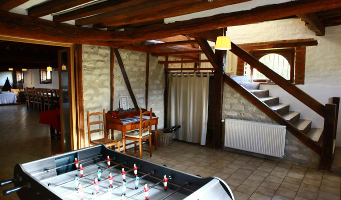 Champagne holiday home rental between Epernay and Reims vineyard private tennis court