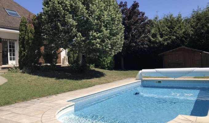 Champagne holiday home rental private outdoor pool 5 min walk from Troyes factory shops near Lakes and Nigloland