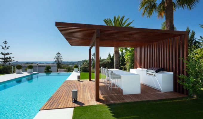 Shaded terrace with view on pool