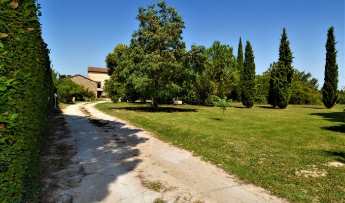 Tarascon luxury villa rental with swimming pool