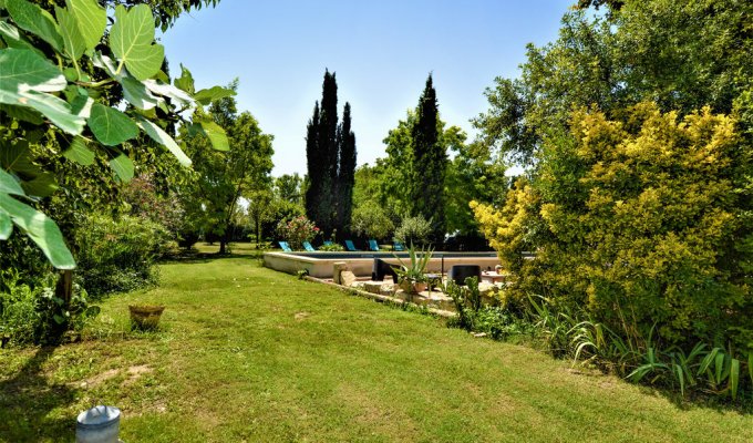 Tarascon luxury villa rental with swimming pool