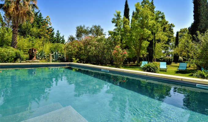 Tarascon luxury villa rental with swimming pool