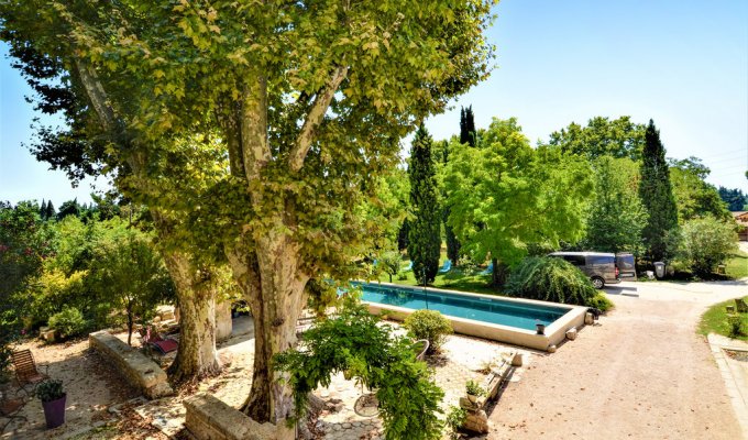 Tarascon luxury villa rental with swimming pool