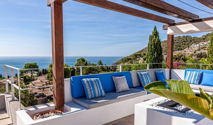 Chill out terrace overlooking the sea