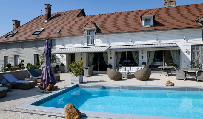 Champagne Ardennes holiday home rental with heated outdoor pool 5 minutes from Troyes and near Lakes