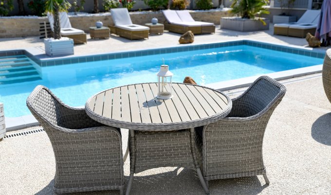 Champagne Ardennes holiday home rental with heated outdoor pool 5 minutes from Troyes and near Lakes