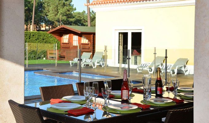 Aroeira Villa Holiday Rental on Golf course with private pool and games room, Lisbon Coast