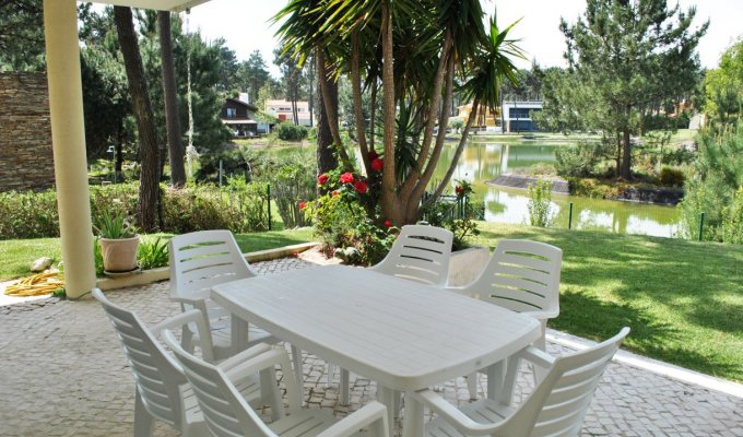 Aroeira Villa Holiday Rental with private pool, view on Golf and the lake and close to the beach, Lisbon Coast