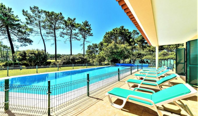 Aroeira Villa Holiday Rental with private heated pool and child's pool, close to the beach, Lisbon Coast