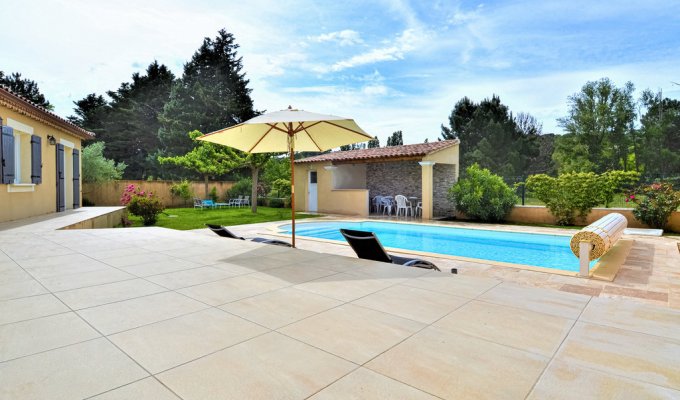 Villa Mornas with Pool