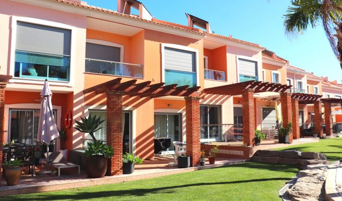 Albufeira Villa Holiday Rental with shared pool and close to beaches, Algarve