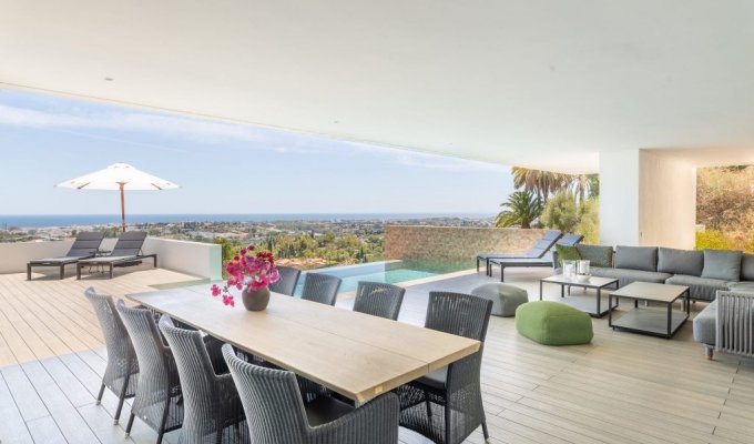 Dining room for 8 guests