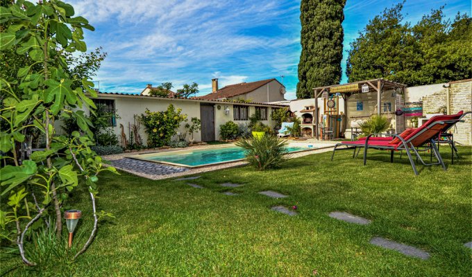 Avignon Provence Villa rental with private swimming pool