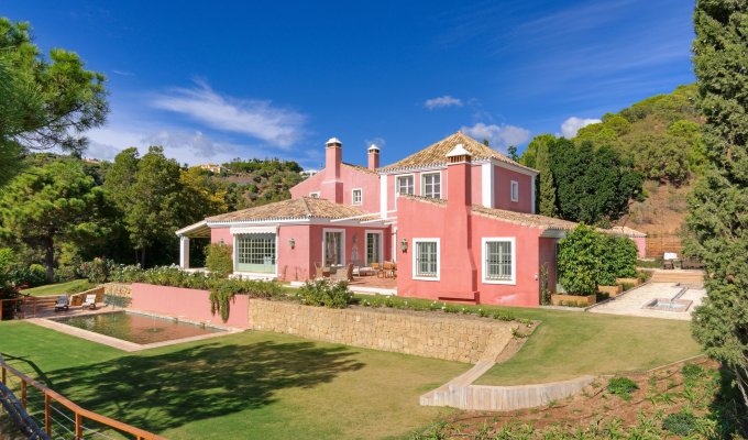 Villa in a coutryside estate