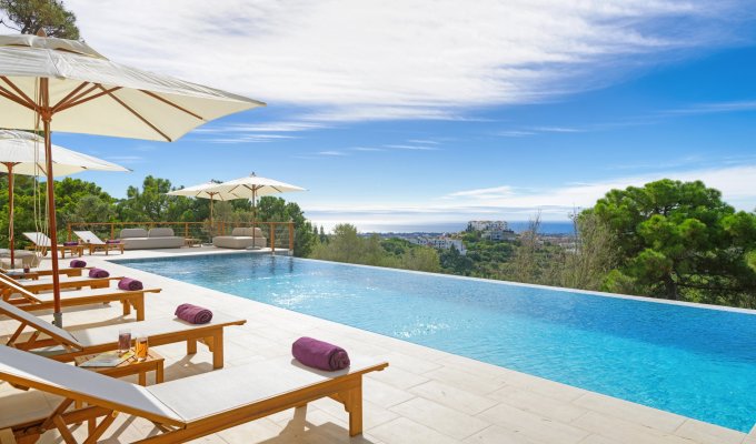 Panoramic and sea views pool