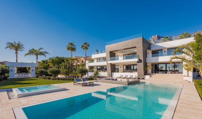 12 guest luxury villa Marbella 