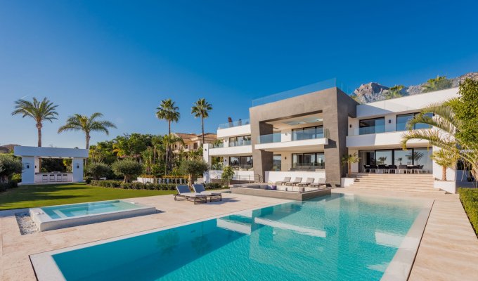 12 guest luxury villa Marbella 