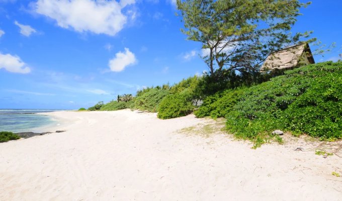 Beach Front Mauritius Villa Poste Lafayette with staff & pool