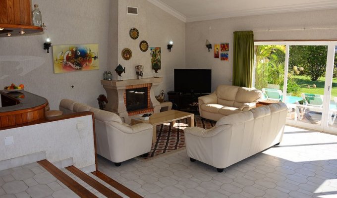 Aroeira Villa Holiday Rental  with private heated and fenced pool, Lisbon Coast