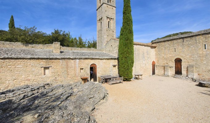 Luxury Mas Bonnieux Luberon Private swimming pool spa and sauna