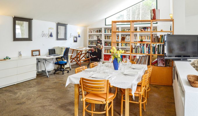 Dining room for 6 guests