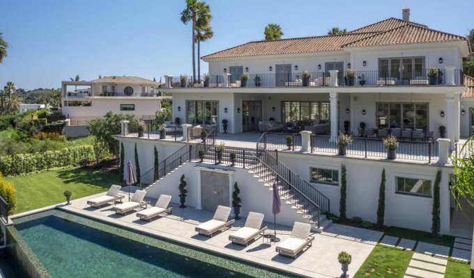 Villa with private putting green