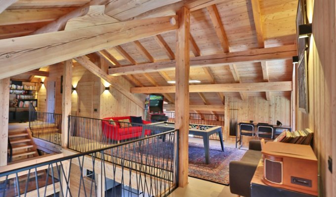 Luxury Chalet rental near slopes with heated swimming pool and concierge services