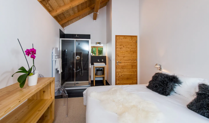 Luxury Chalet rental near the slopes of the Southern Alps with spa sauna and concierge