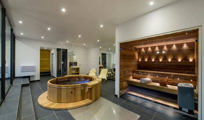 Luxury Chalet rental near the slopes of the Southern Alps with spa sauna and concierge