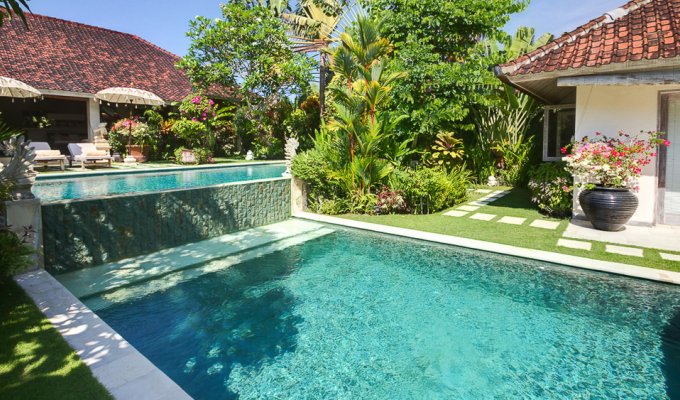 Bali villa with staff and private pool in Seminyak, 10 min walk from the beach