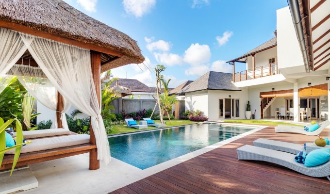 Seminyak Bali villa with staff and private pool 10 min walk from the beach