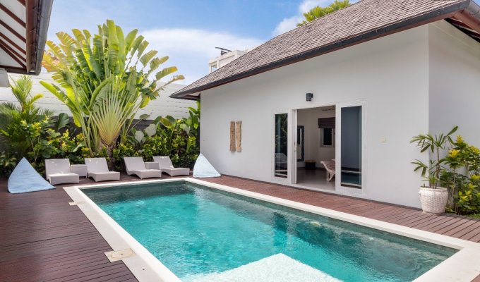 Seminyak Bali villa with staff and private pool 10 min walk from the beach