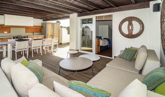 Outdoor lounge