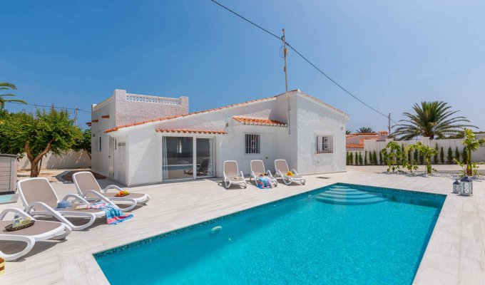 3 bedroom Calpe Costa Blanca villa rental with private pool near the beach