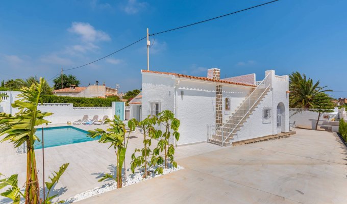 3 bedroom Calpe Costa Blanca villa rental with private pool near the beach