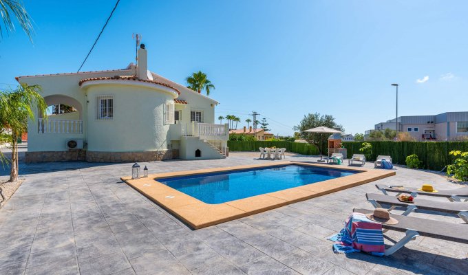 3 bedroom Calpe Costa Blanca villa rental with private pool near the beach