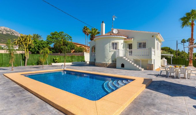 3 bedroom Calpe Costa Blanca villa rental with private pool near the beach