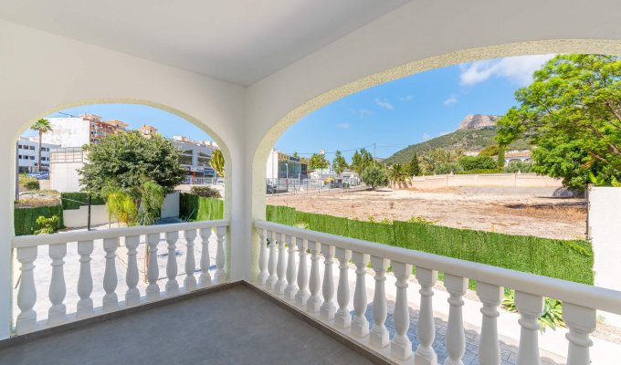 3 bedroom Calpe Costa Blanca villa rental with private pool near the beach