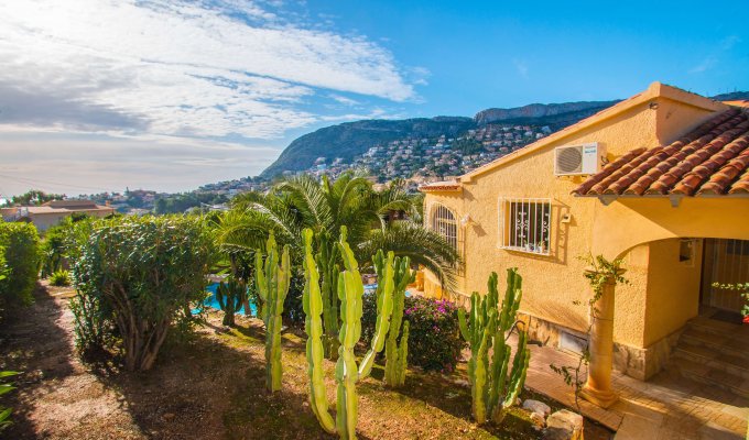 3 bedroom Calpe Costa Blanca villa rental with private pool near the beach