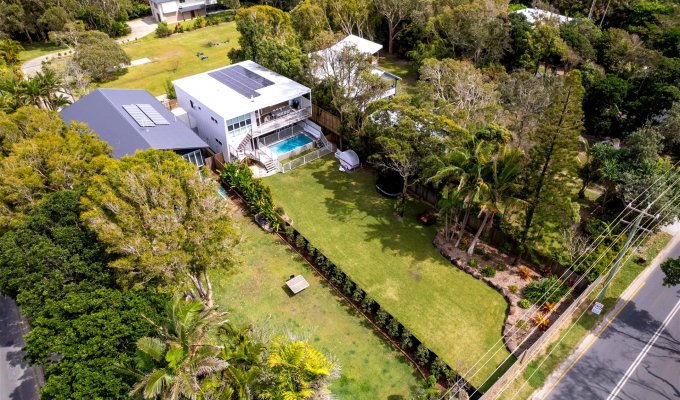 6-bedroom New Brighton Byron Bay Beachfront villa with private pool and BBQ